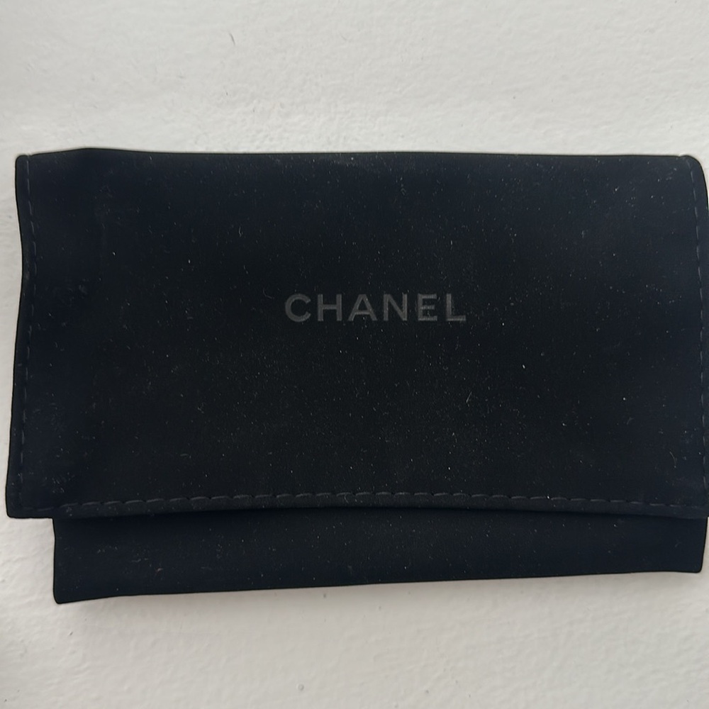 Silver Interlocking Chanel 19 Card Holder - Picture 9 of 9